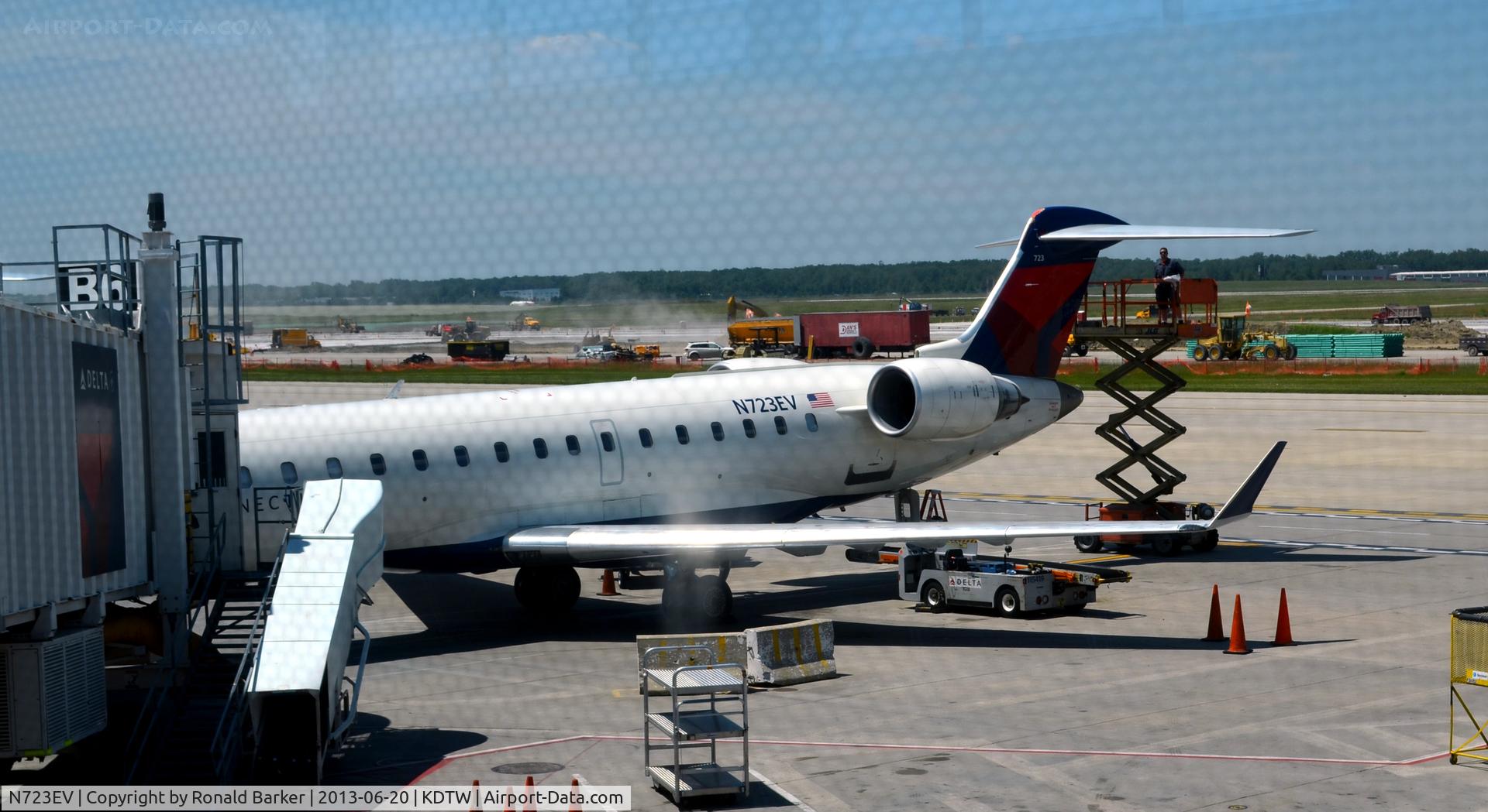 N723EV, 2004 Bombardier CRJ-701 (CL-600-2C10) Regional Jet C/N 10132, Maintenance of the aircraft