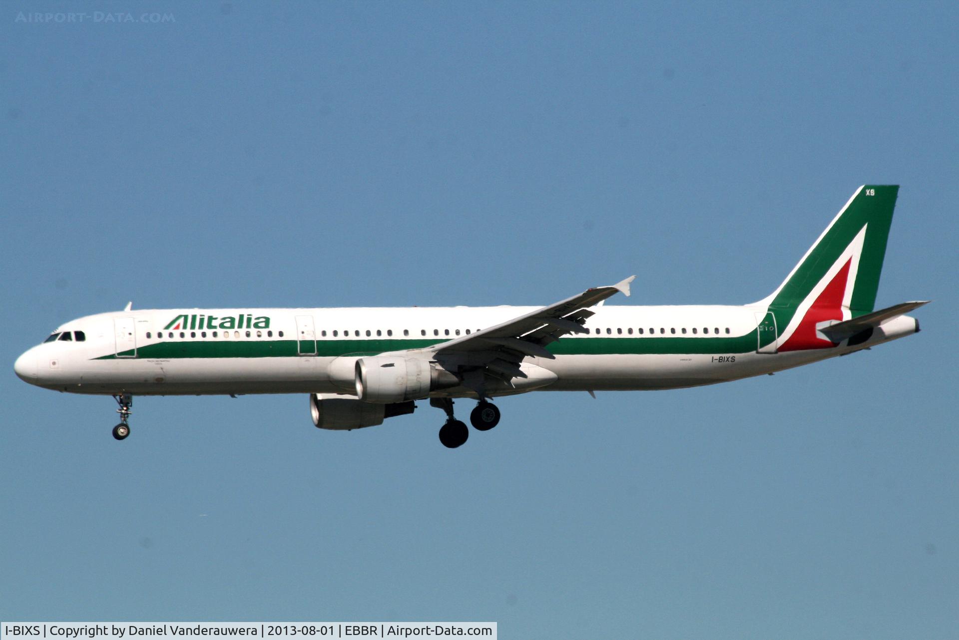 I-BIXS, 1997 Airbus A321-112 C/N 599, Flight AZ156 is descending to RWY 20