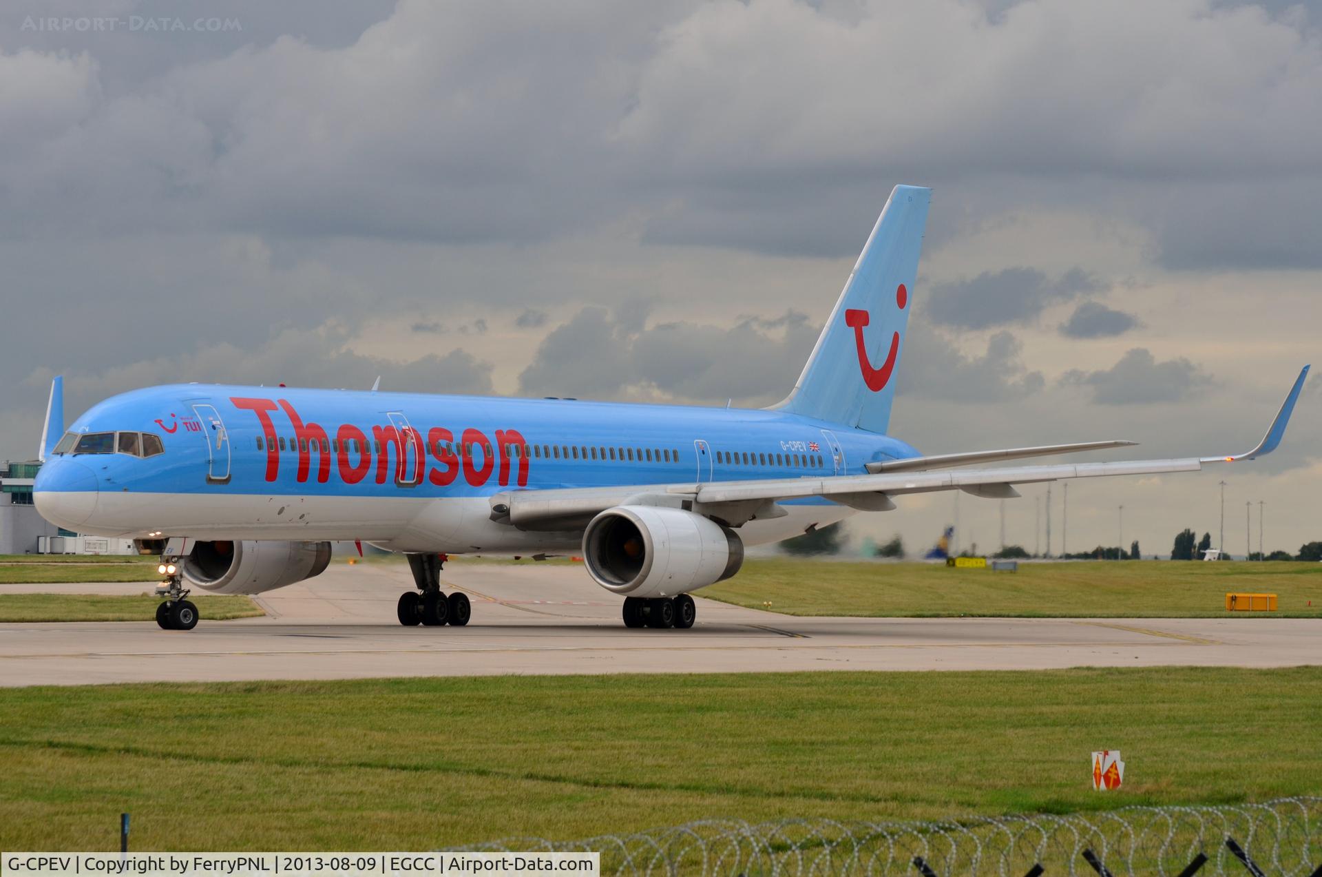 G-CPEV, 1999 Boeing 757-236 C/N 29943, Thomson B752 lining up