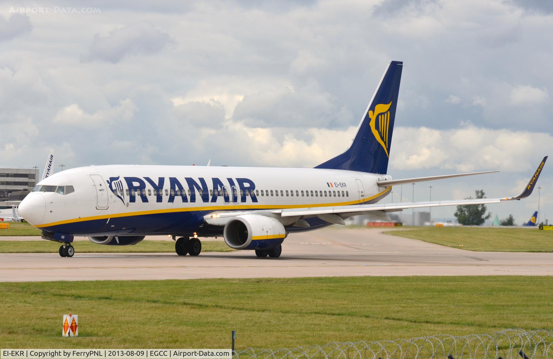 EI-EKR, 2010 Boeing 737-8AS C/N 38503, Ryanair lining up.