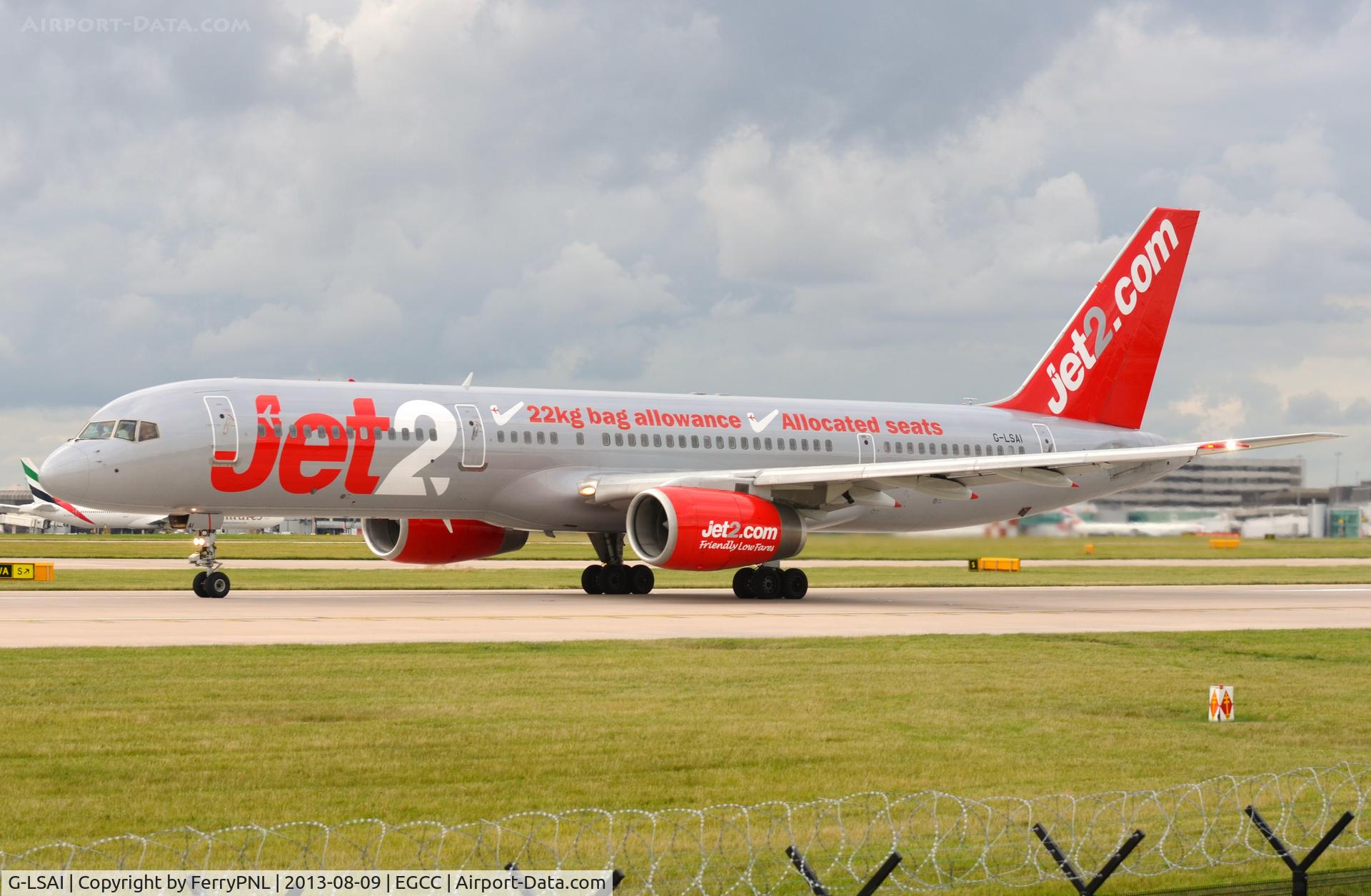 G-LSAI, 1987 Boeing 757-21B C/N 24016, Jet2 B752 lining up