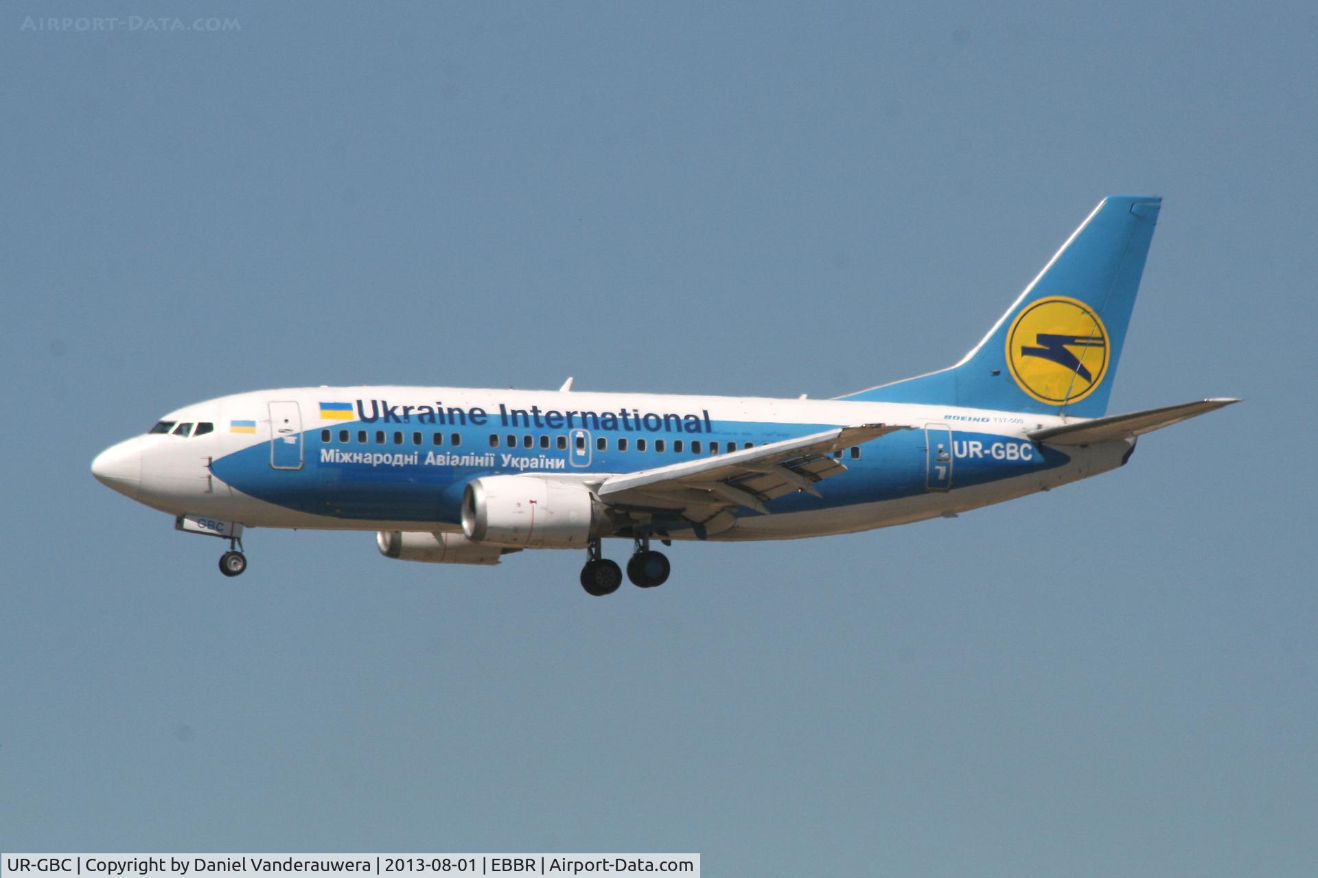 UR-GBC, 1997 Boeing 737-5L9 C/N 28722, Flight PS145 is descending to RWY 20