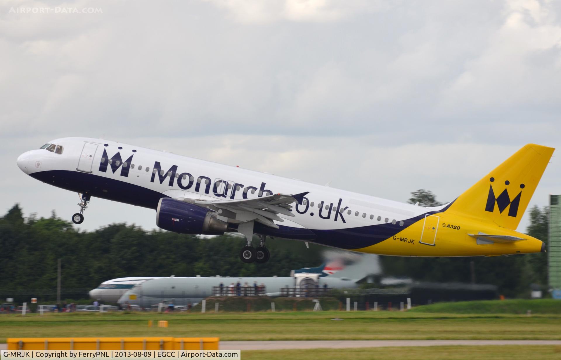 G-MRJK, 1999 Airbus A320-214 C/N 1081, Monach A320 lifting off.