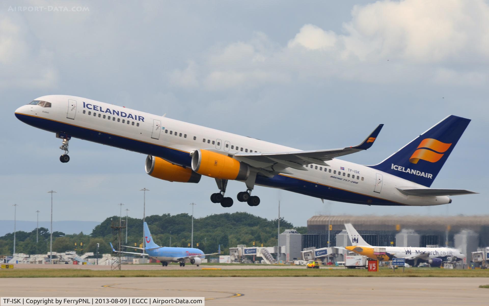 TF-ISK, 1991 Boeing 757-223 C/N 24606, Icelandair B752 lifting off.