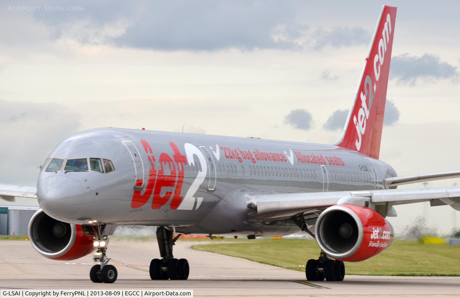 G-LSAI, 1987 Boeing 757-21B C/N 24016, Jet2 B752 lining-up.