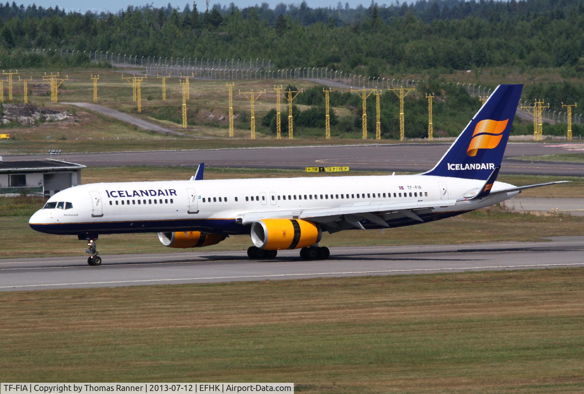 TF-FIA, 2000 Boeing 757-256 C/N 29310, Icelandair B757