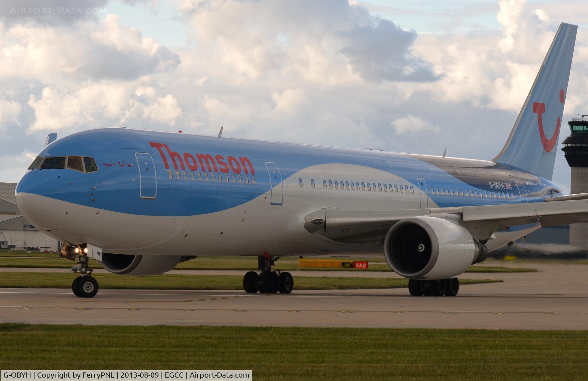 G-OBYH, 1999 Boeing 767-304/ER C/N 28883, Thomson B763 in new colors lining up