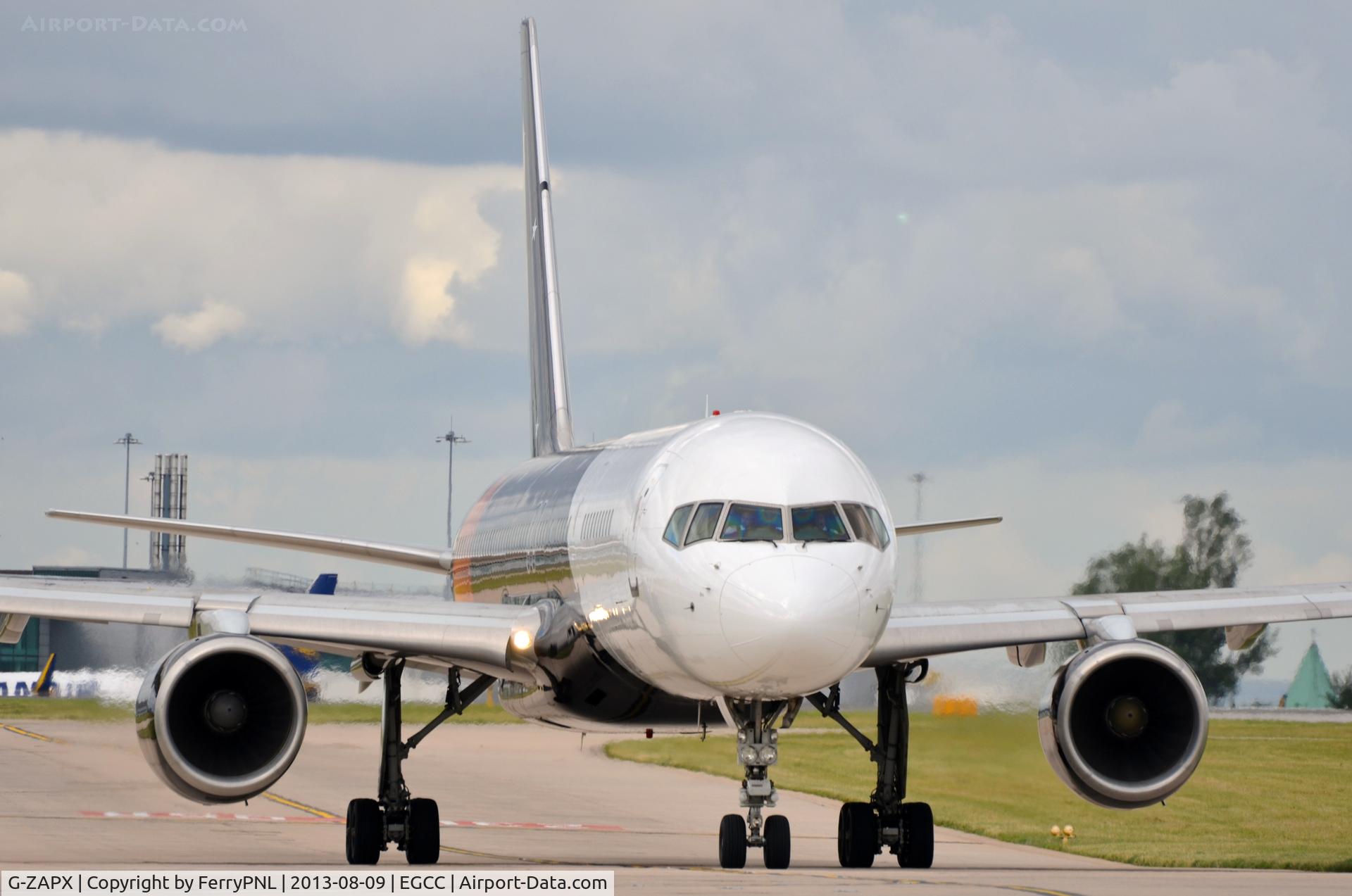 G-ZAPX, 2000 Boeing 757-256 C/N 29309, Titan B752 up close