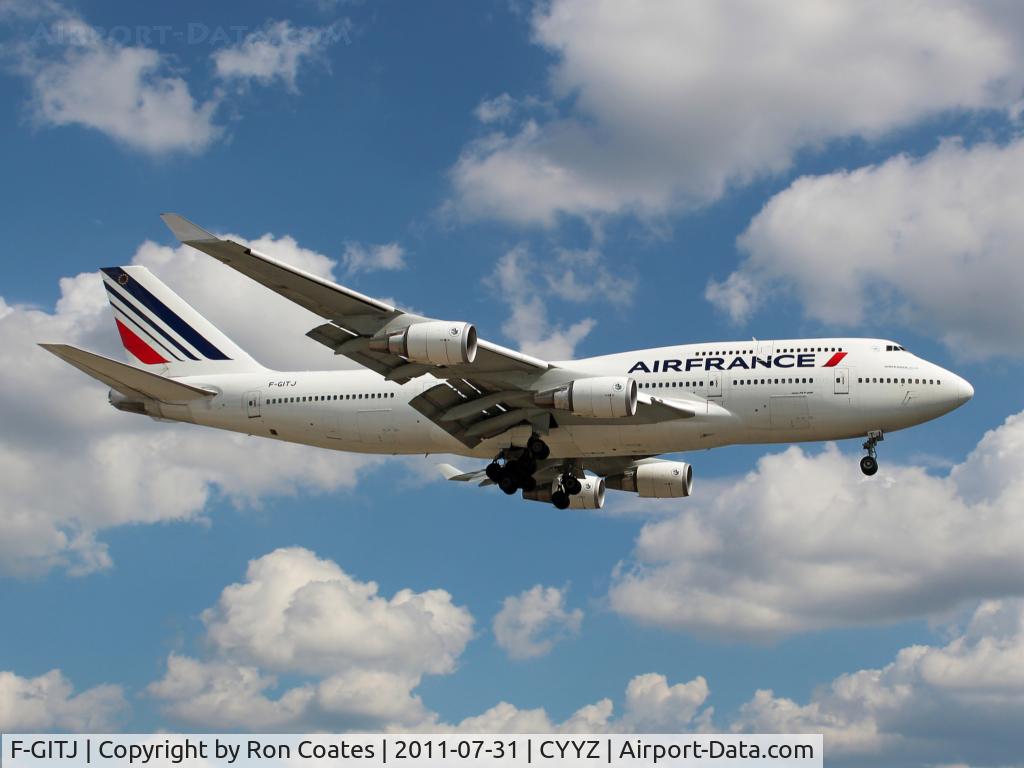 F-GITJ, 2004 Boeing 747-428 C/N 32871, Air France 747 landing on rwy 23 at Toronto Int'l Airport