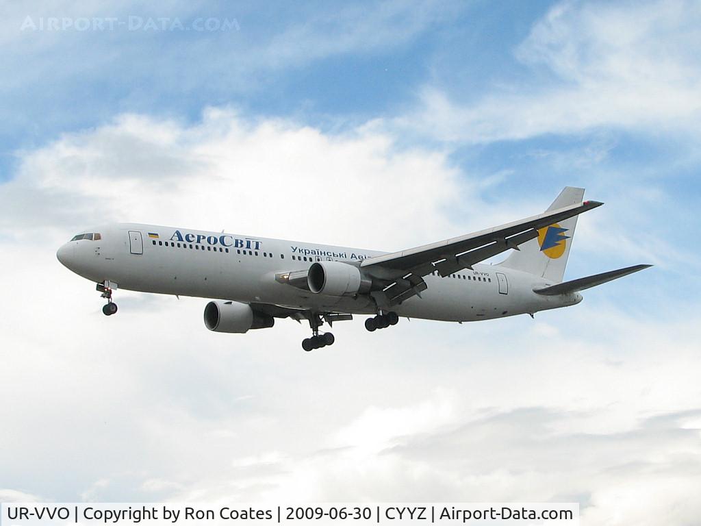 UR-VVO, 1989 Boeing 767-383/ER C/N 24475, This Aerosvit Airlines Boeing 767-383/ER
flies into Toronto (CYYZ) possibly for the last time as its REG was cancelled in Decemeber 2009