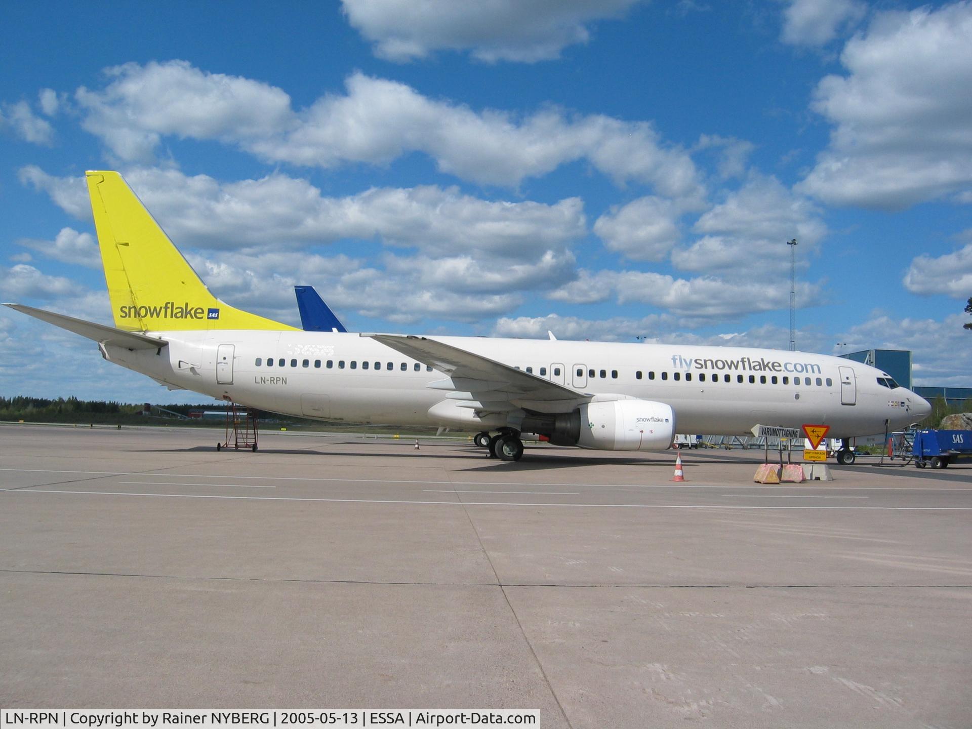 LN-RPN, 2000 Boeing 737-883 C/N 30470, Snowflake LN-RPN @ ARN