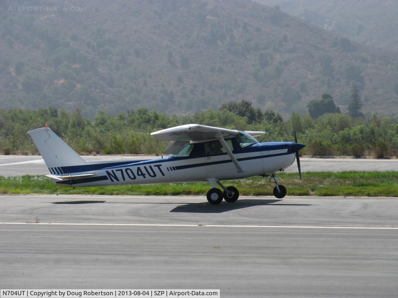 N704UT, 1976 Cessna 150M C/N 15078891, 1976 Cessna 150M, Continental O-200 100 Hp, landing Rwy 22