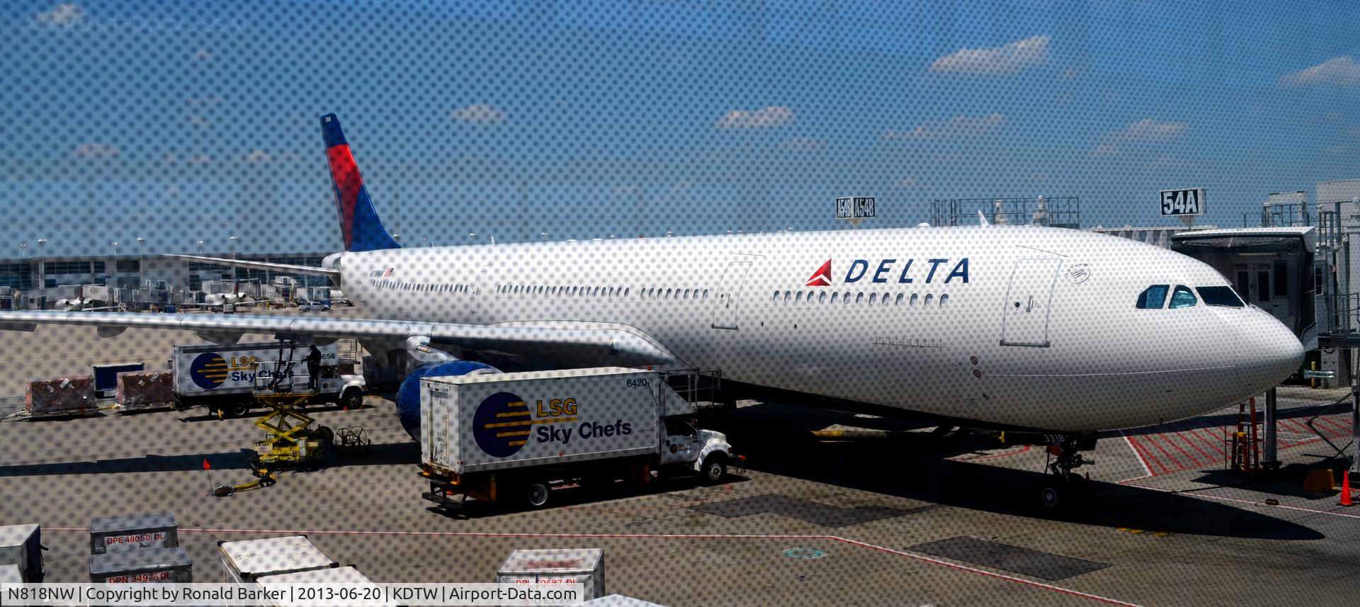 N818NW, 2007 Airbus A330-323 C/N 0857, Gate A54 Detroit