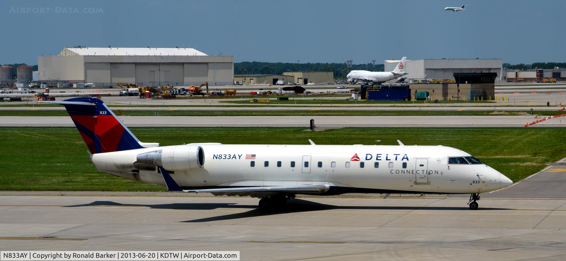 N833AY, 2005 Bombardier CRJ-200LR (CL-600-2B19) C/N 8033, Taxi Detroit