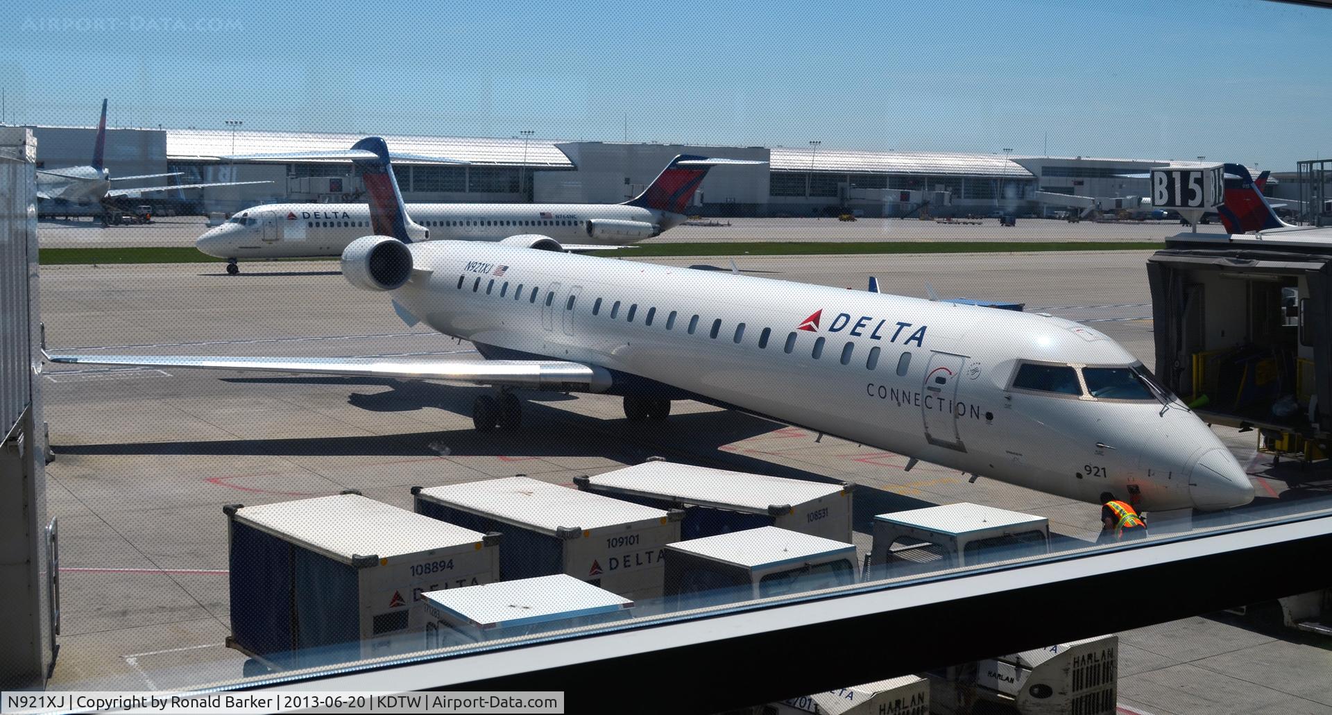 N921XJ, 2008 Bombardier CRJ-900ER (CL-600-2D24) C/N 15172, Gate B15 Detroit