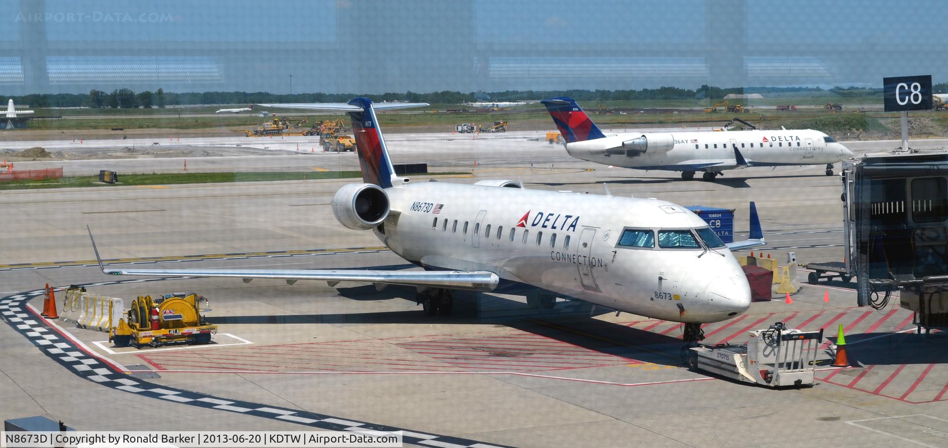 N8673D, 2002 Bombardier CRJ-200ER (CL-600-2B19) C/N 7673, Gate C8 Detroit