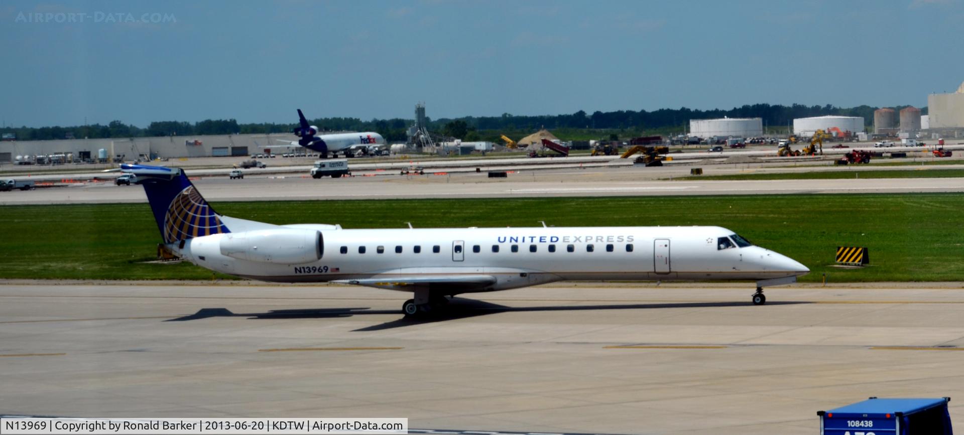 N13969, 1999 Embraer EMB-145LR C/N 145141, Taxi Detroit