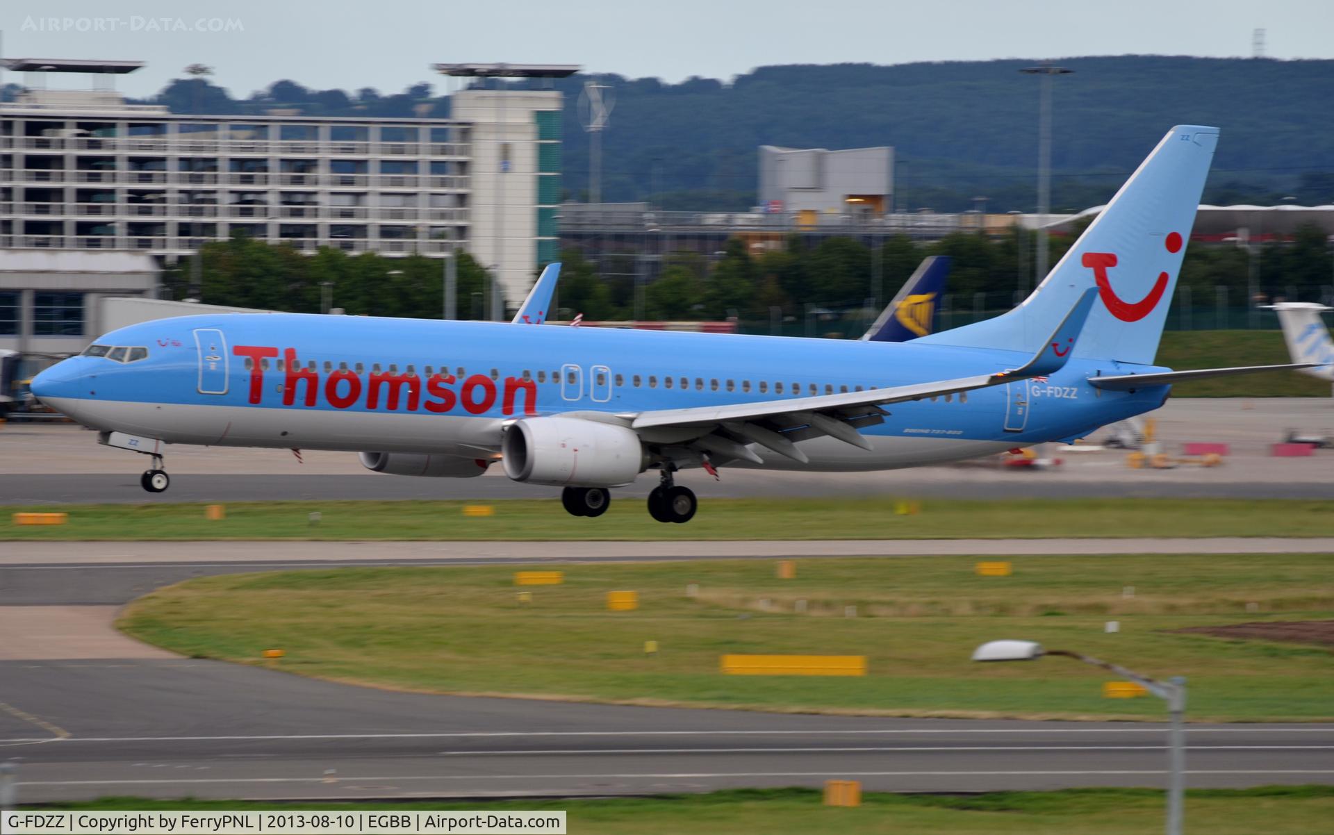 G-FDZZ, 2011 Boeing 737-8K5 C/N 37262, Thomson B738 landing