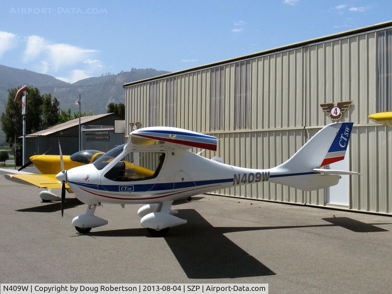 N409W, 2006 Flight Design CTSW C/N 06-07-06, 2006 Flight Design Gmbh CTSW, Rotax 912ULS 100 Hp, S/LSA, on Aviation Museum of Santa Paula ramp