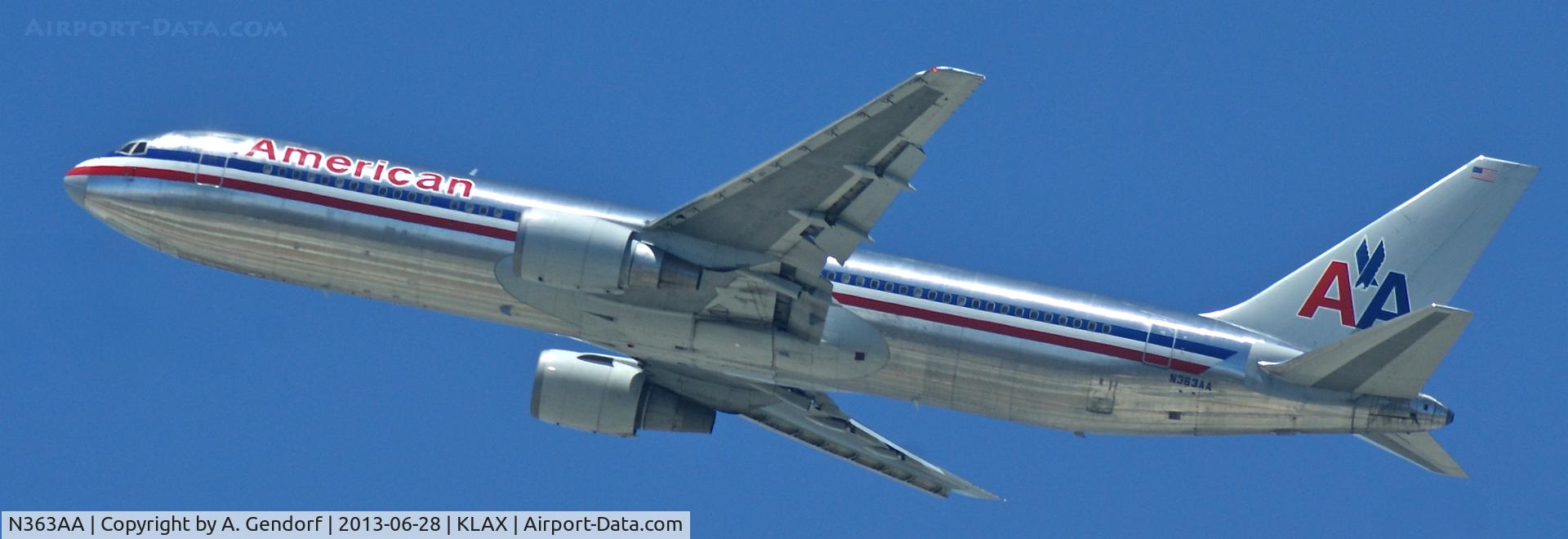 N363AA, 1988 Boeing 767-323 C/N 24044, American Airlines, is climbing out Los Angeles Int´l(KLAX)