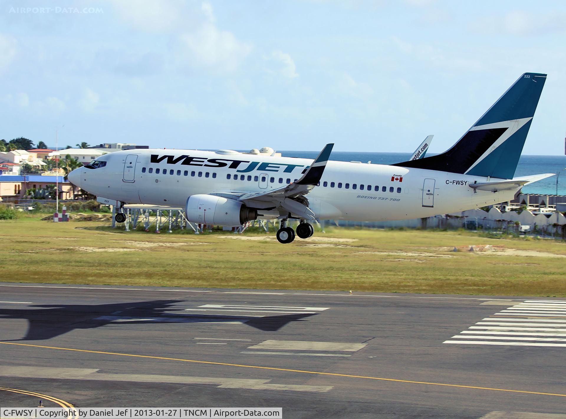 C-FWSY, 2004 Boeing 737-7CT C/N 32762, C-FWSY