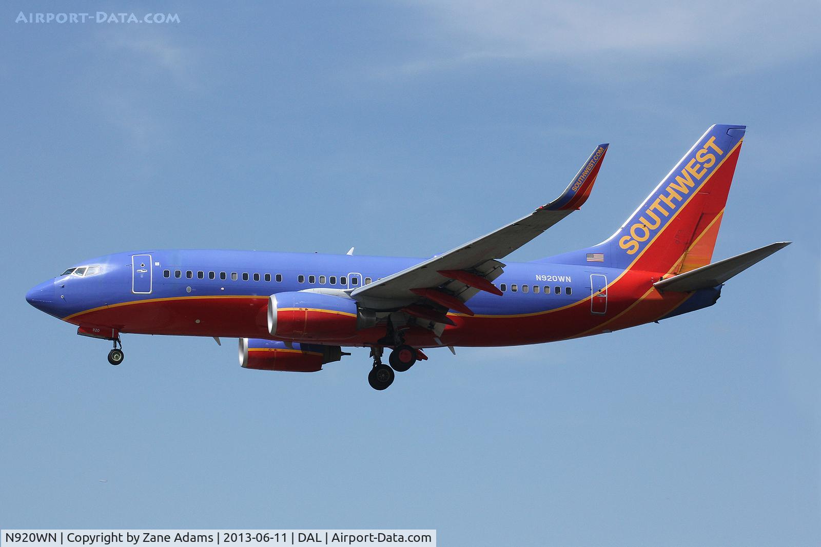 N920WN, 2008 Boeing 737-7H4 C/N 32460, Landing at Dallas Love Field