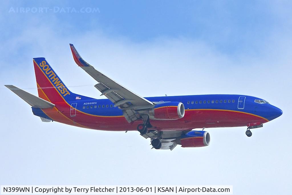 N399WN, 1995 Boeing 737-3H4 C/N 27693, Overhead Balboa Park on approach to San Diego International , California