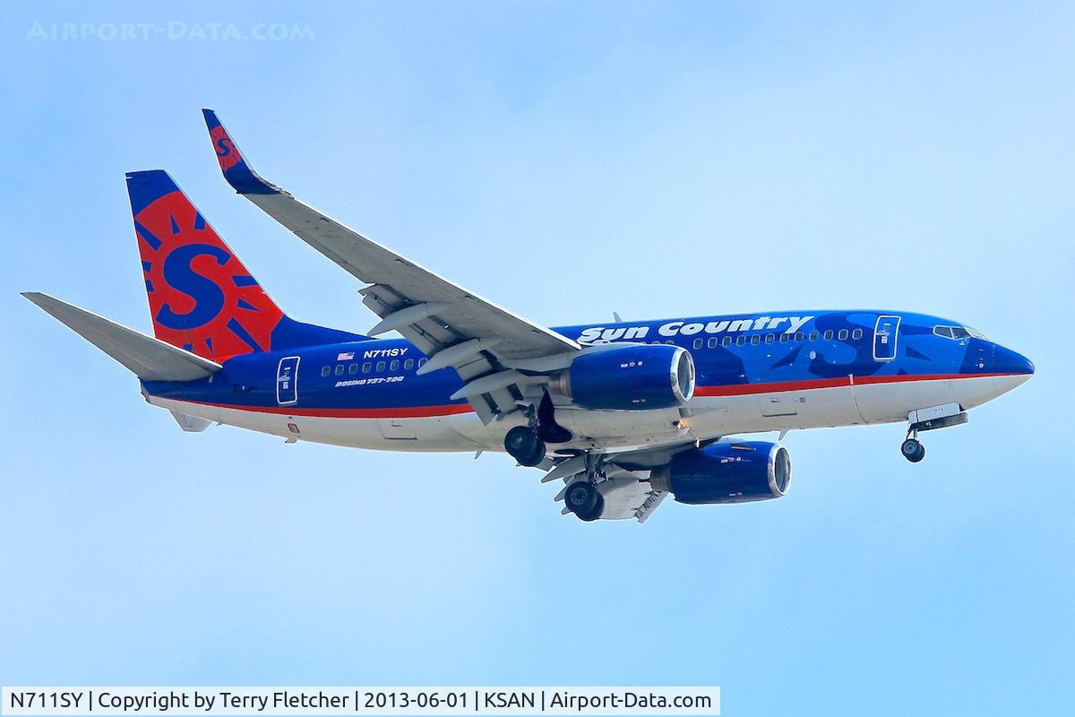 N711SY, 2002 Boeing 737-73V C/N 30245, Overhead Balboa Park on approach to San Diego International , California