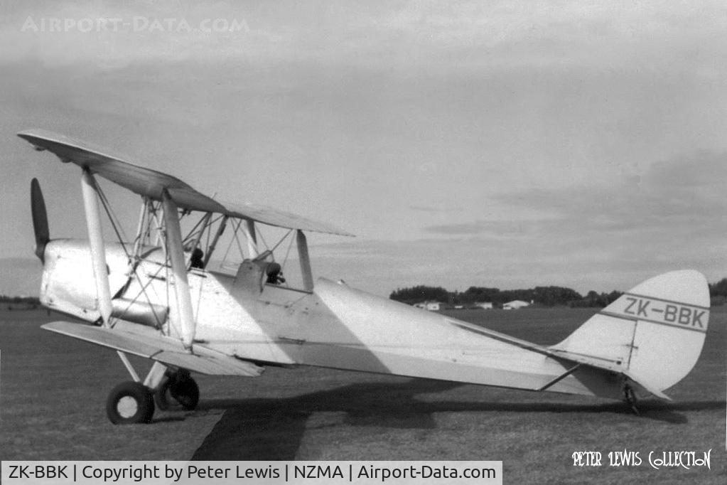 ZK-BBK, De Havilland DH-82A Tiger Moth II C/N 84526, Tauranga Gliding Club, 1960s