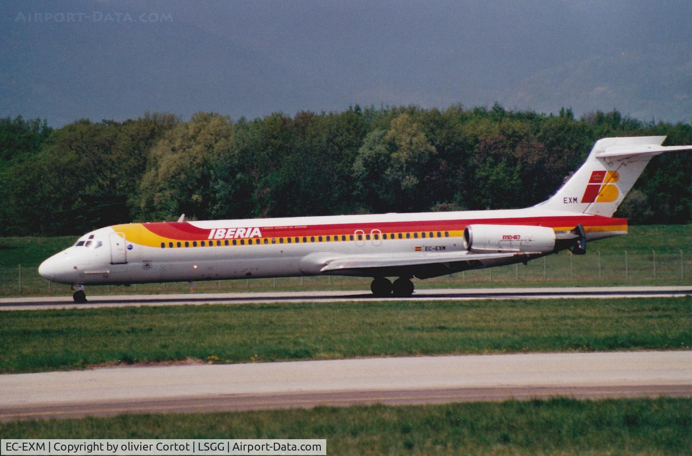 EC-EXM, 1990 McDonnell Douglas MD-87 (DC-9-87) C/N 49835, Landing at Geneva airport in 2003