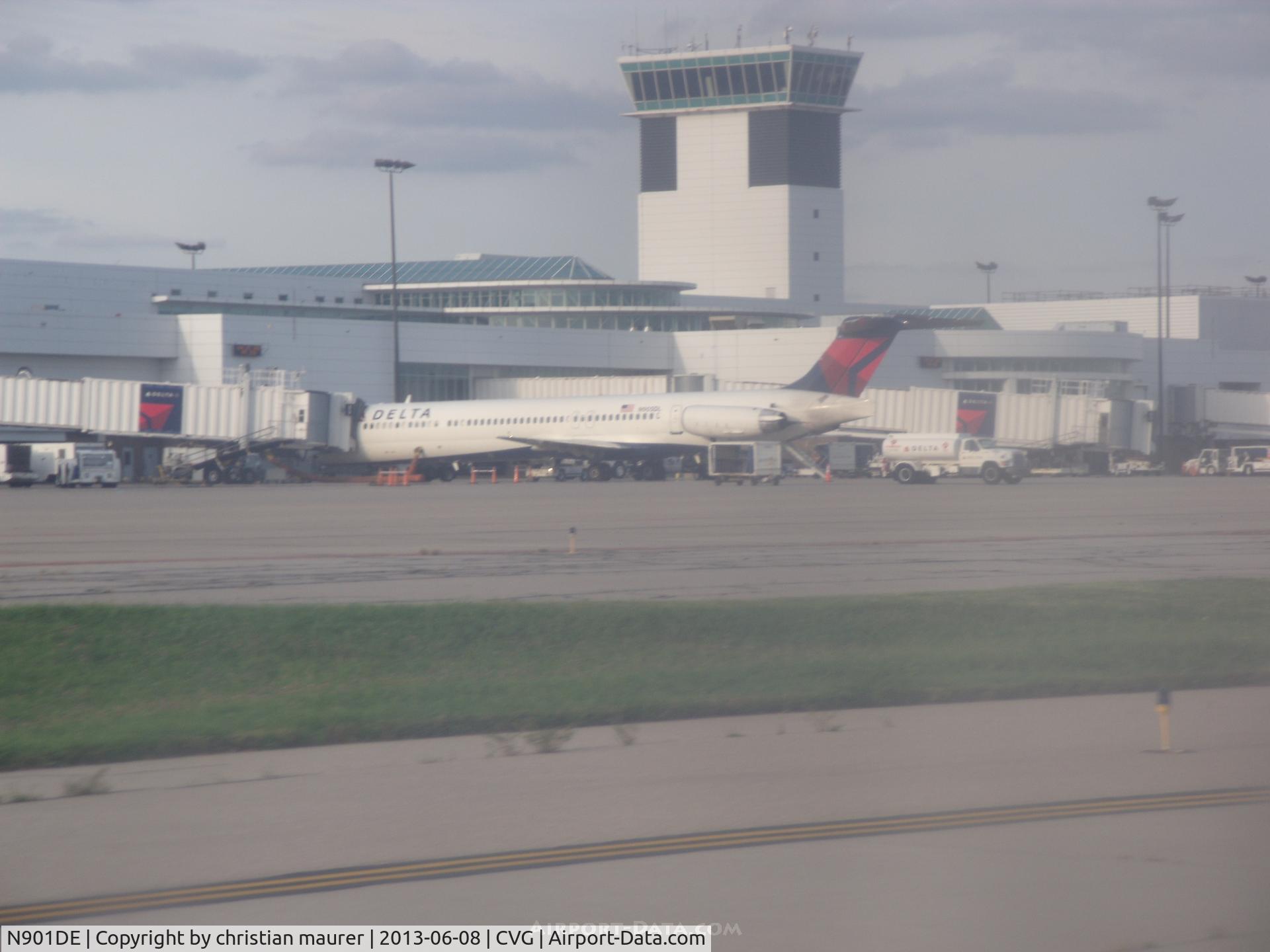 N901DE, 1992 McDonnell Douglas MD-88 C/N 53378, MD-88
