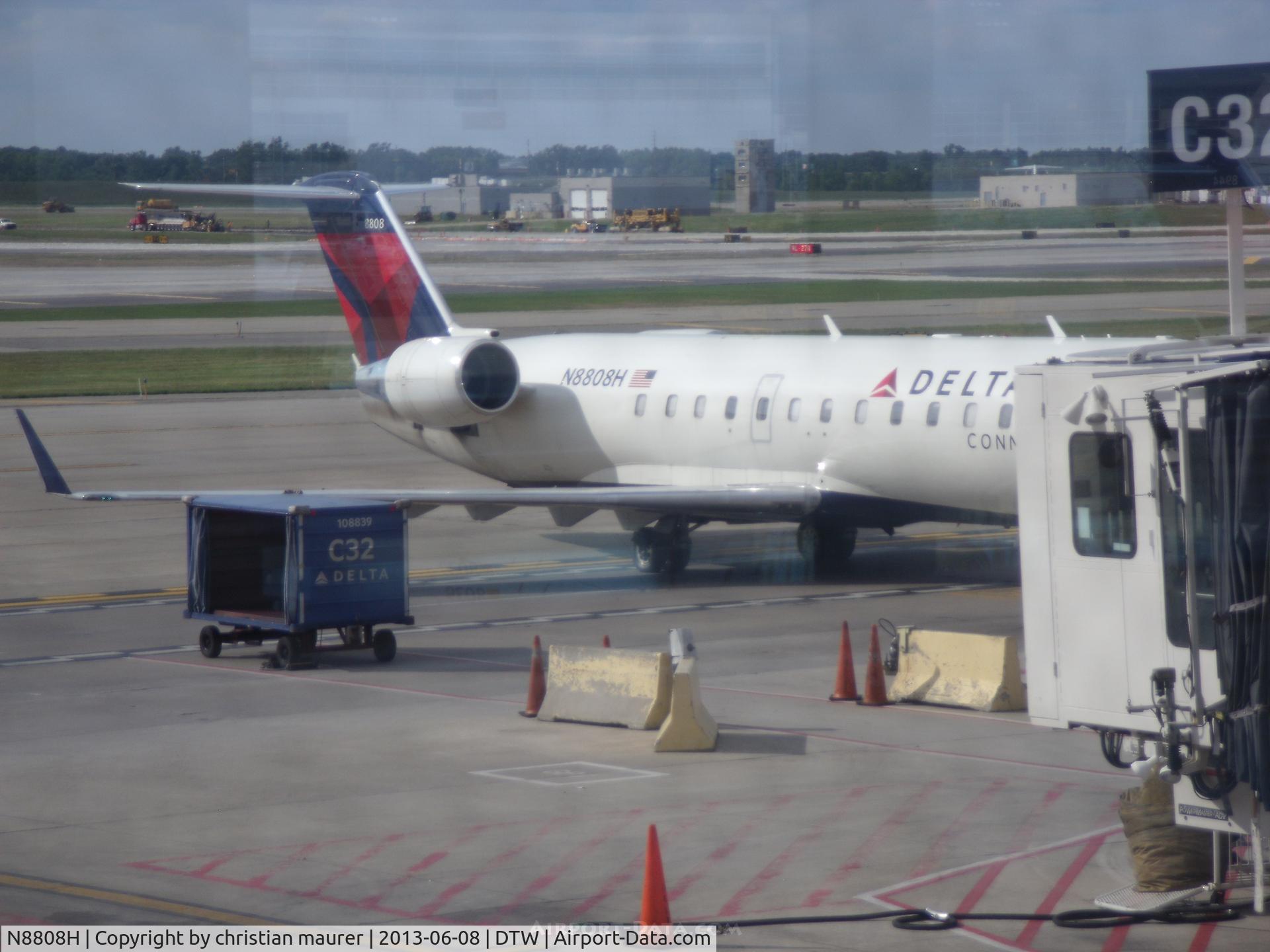 N8808H, 2003 Bombardier CRJ-200 (CL-600-2B19) C/N 7808, CRJ200