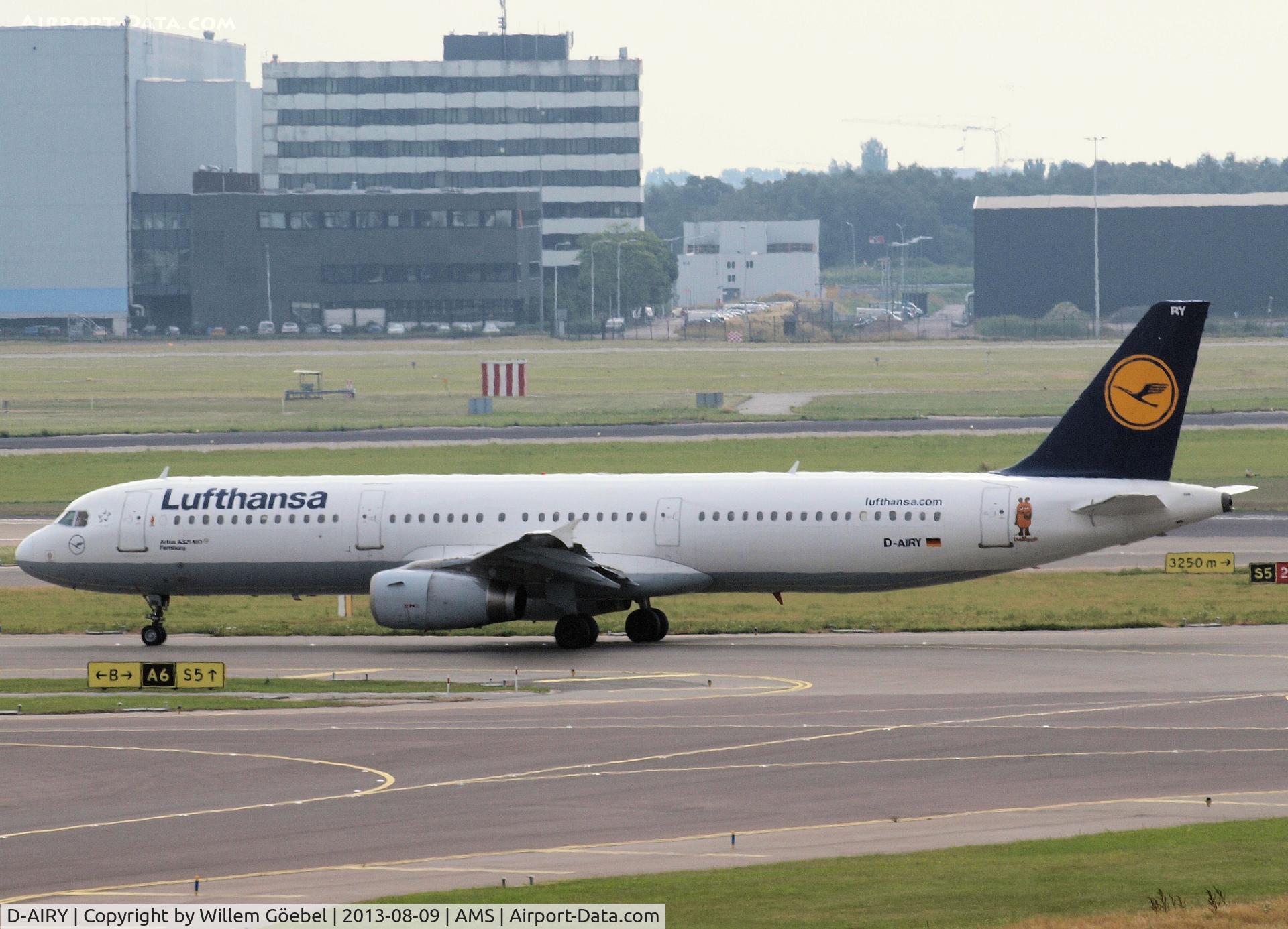EC-LPR, 2012 Boeing 737-85P C/N 36588, Taxi to runway 27 of Schiphol Airport