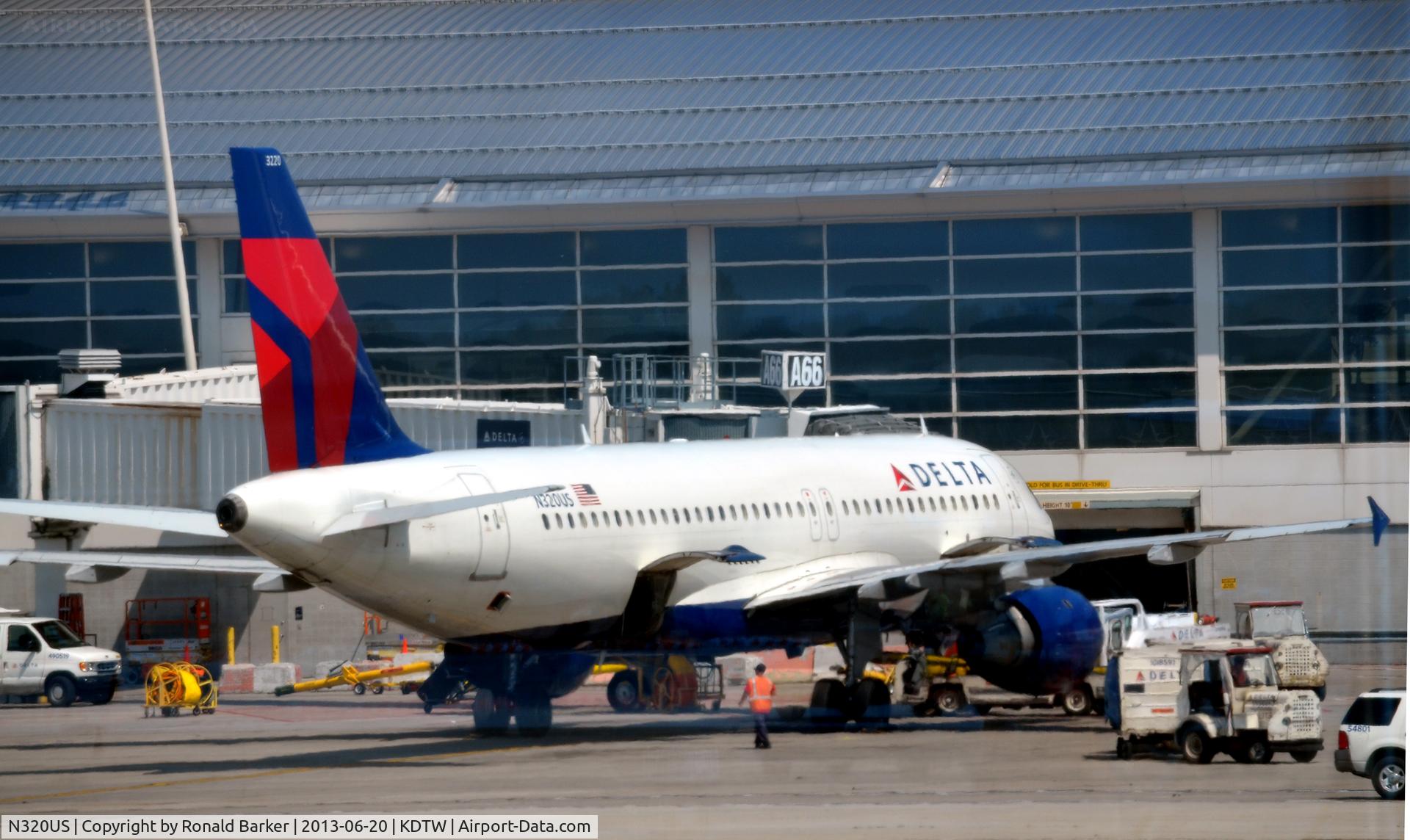 N320US, 1991 Airbus A320-211 C/N 213, Gate A66 DTW