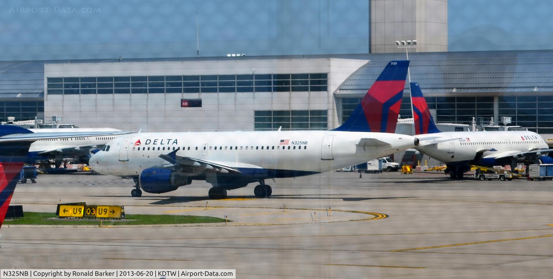 N325NB, 2001 Airbus A319-114 C/N 1483, Taxi DTW