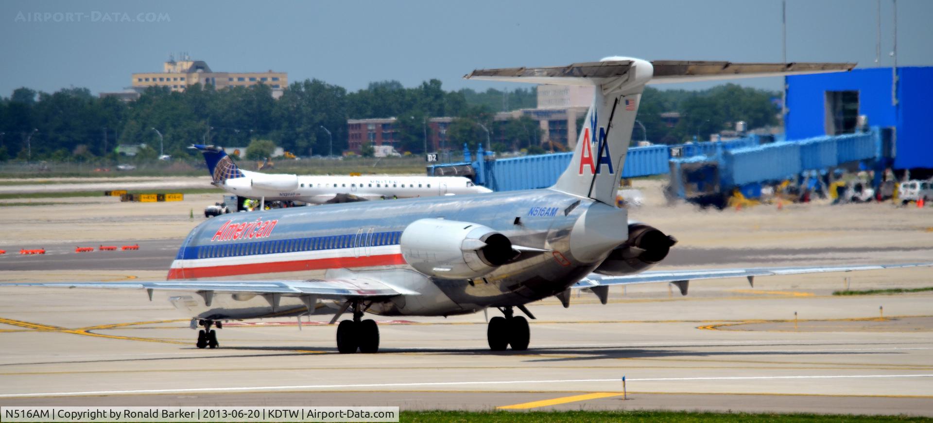 N516AM, 1990 McDonnell Douglas MD-82 (DC-9-82) C/N 49893, Taxi Detroit