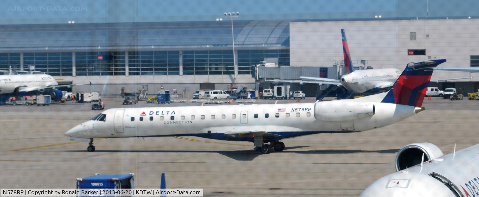 N578RP, 2004 Embraer ERJ-145LR (EMB-145LR) C/N 14500865, Taxi Detroit