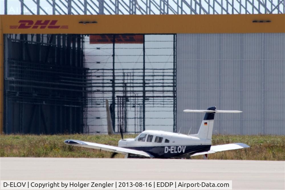 D-ELOV, Piper PA-32RT-300T Turbo Lance II C/N 32R7887155, The flea and the giant hangar......