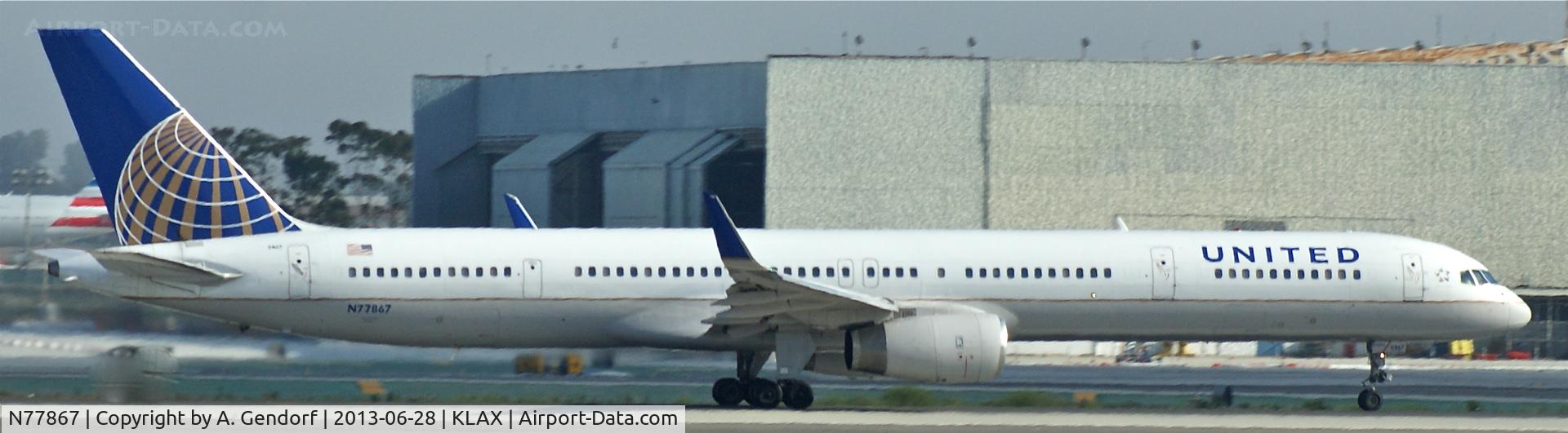 N77867, 2002 Boeing 757-33N C/N 32592, United, seen here speeding up on RWY 24L at Los Angeles Int´l(KLAX)