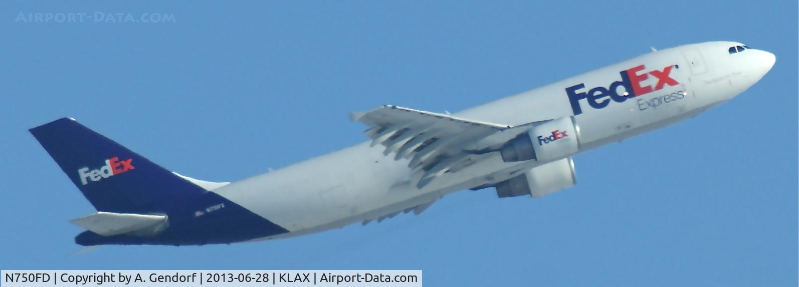 N750FD, 1990 Airbus A300B4-622R C/N 555, FedEx, is climbing out Los Angeles Int´l(KLAX)