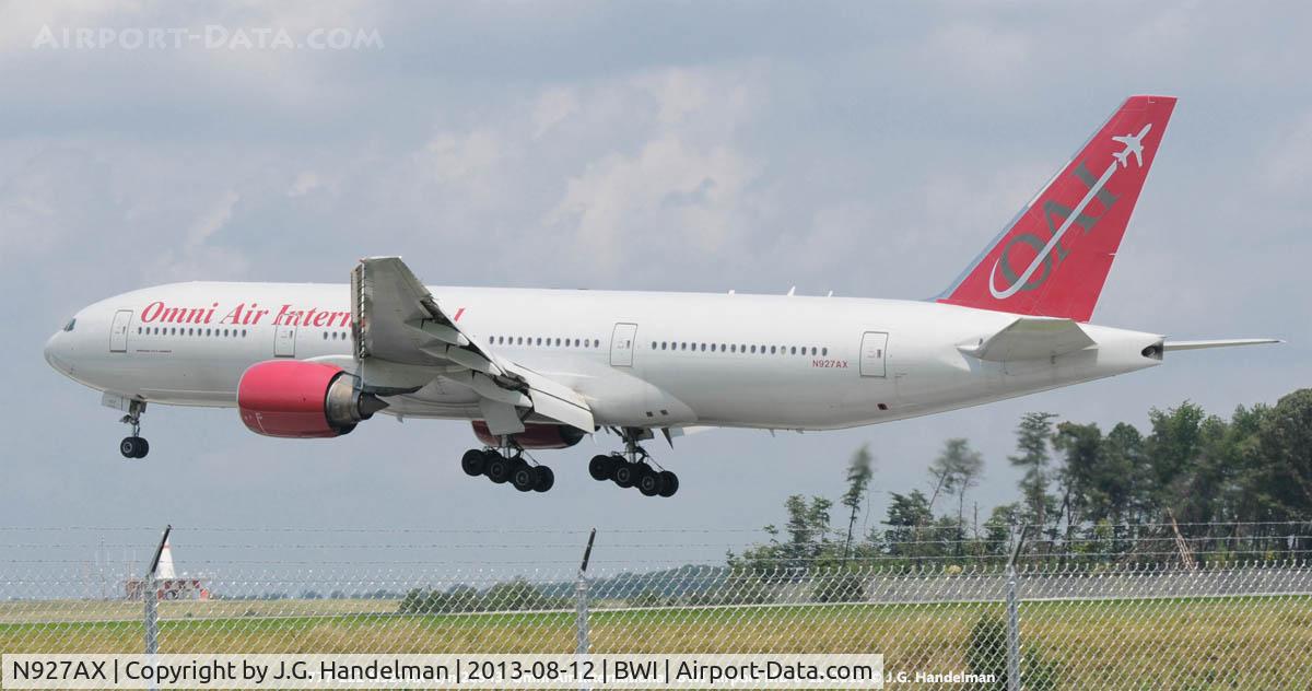 N927AX, 1997 Boeing 777-222/ER C/N 26943, Near touch down.
