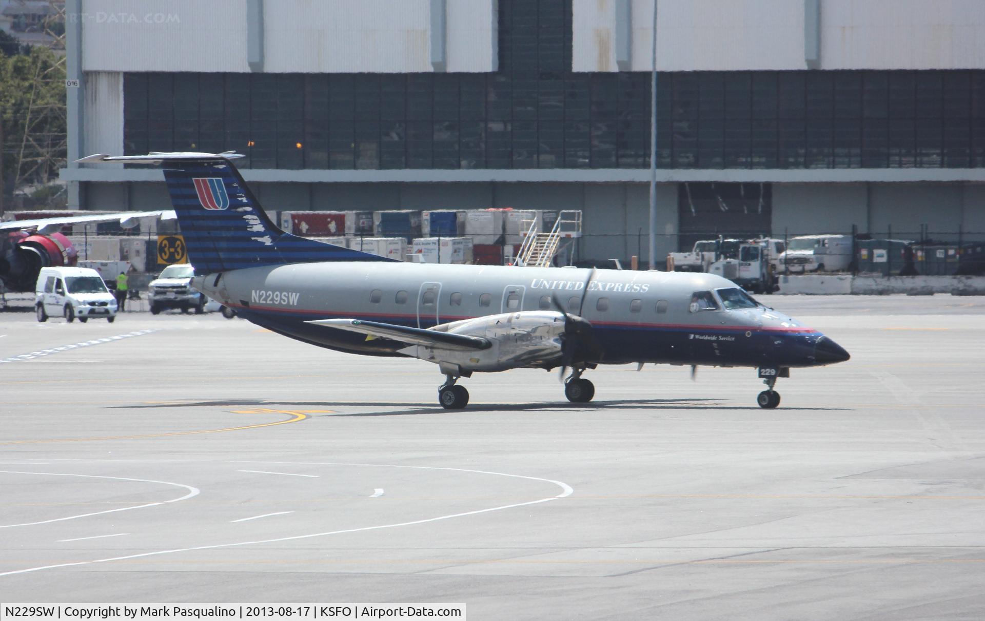 N229SW, 1995 Embraer EMB-120ER Brasilia C/N 120.305, EMB-120ER