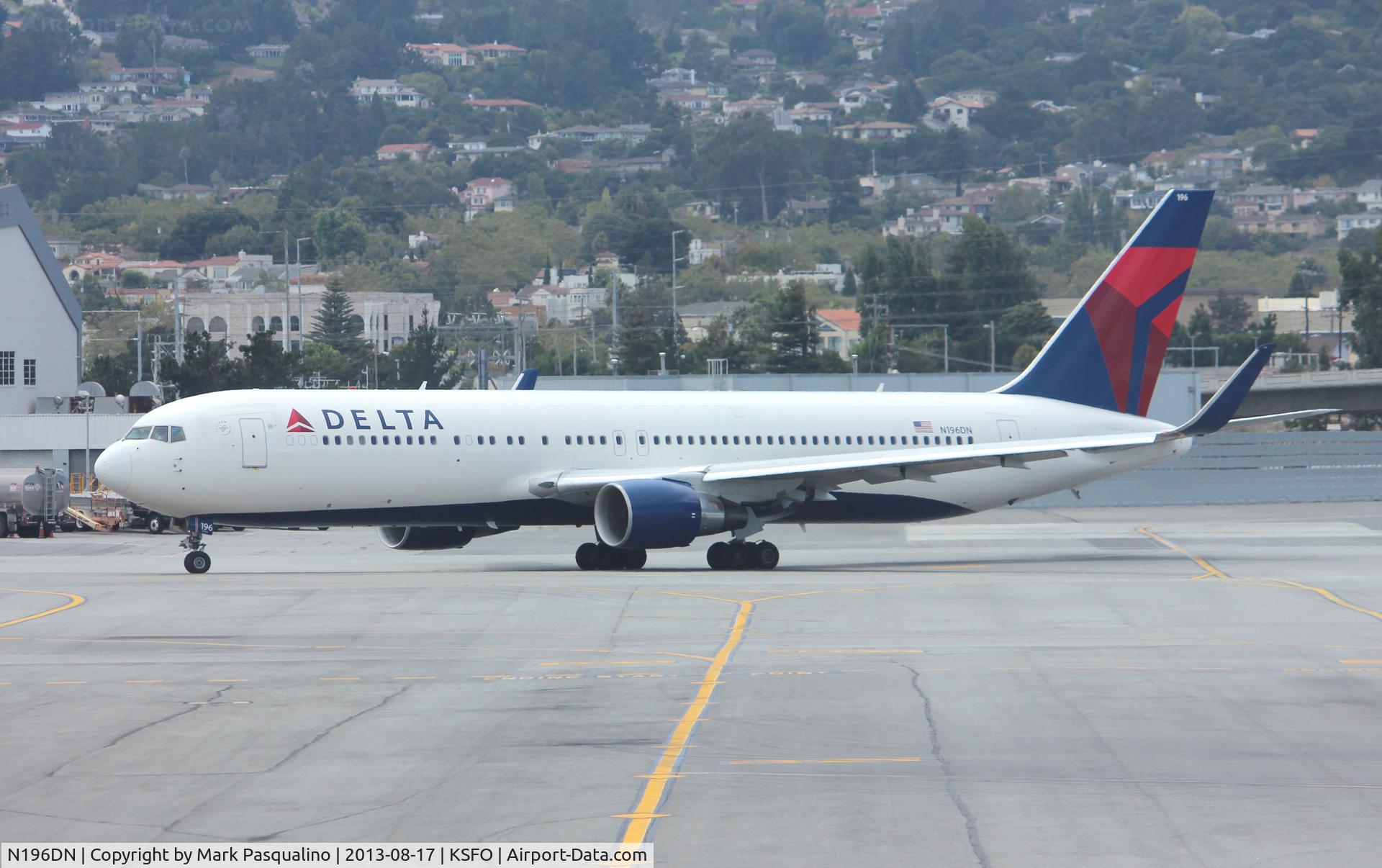 N196DN, 1997 Boeing 767-332 C/N 28453, Boeing 767-300