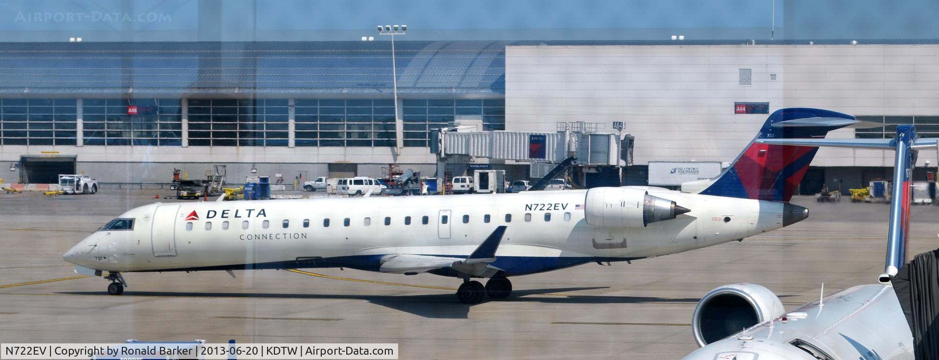 N722EV, 2003 Bombardier CRJ-701 (CL-600-2C10) Regional Jet C/N 10127, Taxi Detroit