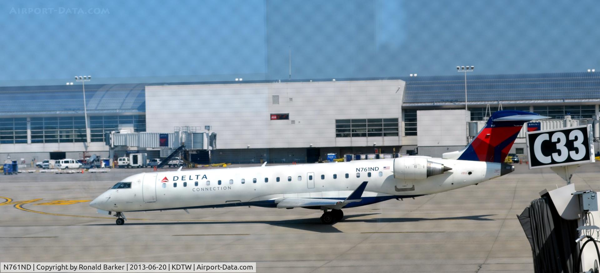 N761ND, 2005 Bombardier CRJ-700 (CL-600-2C10) Regional Jet C/N 10213, taxi Detroit