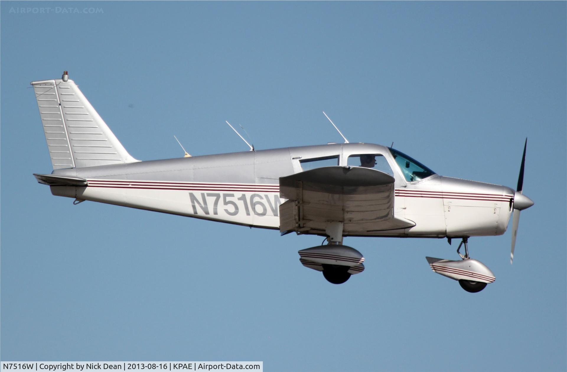 N7516W, 1963 Piper PA-28-180 C/N 28-1432, KPAE/PAE