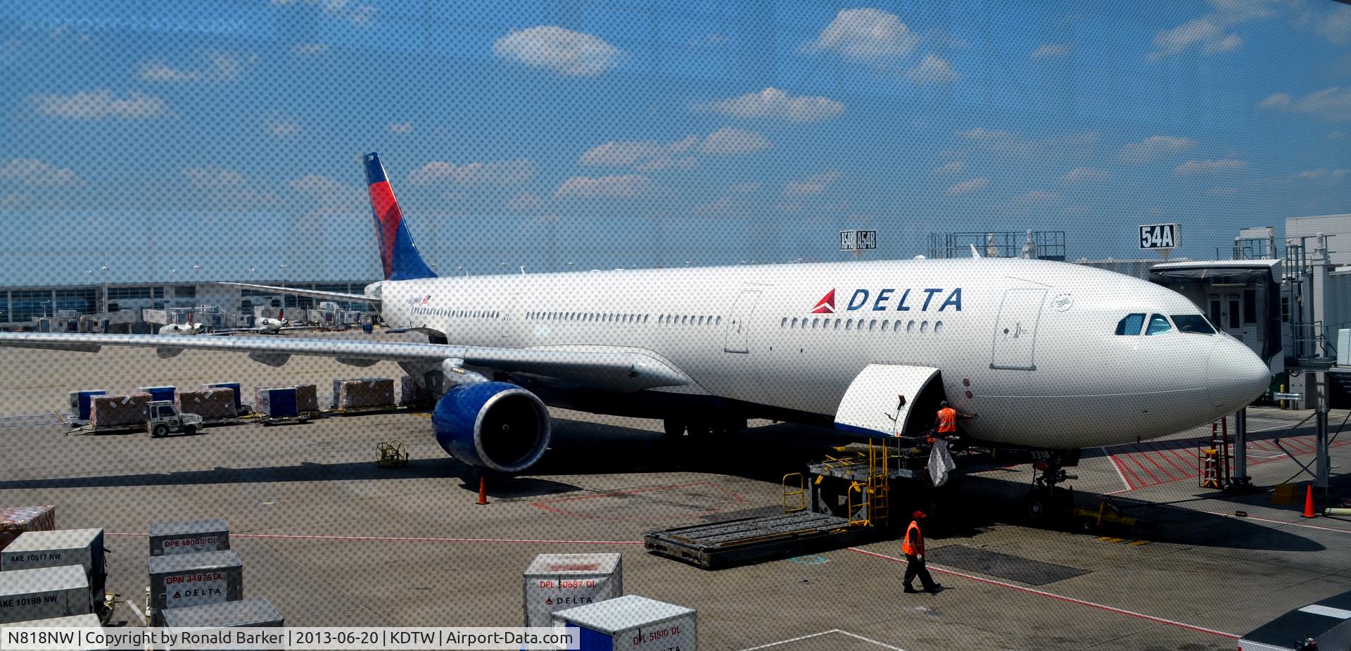 N818NW, 2007 Airbus A330-323 C/N 0857, Gate A54 Detroit