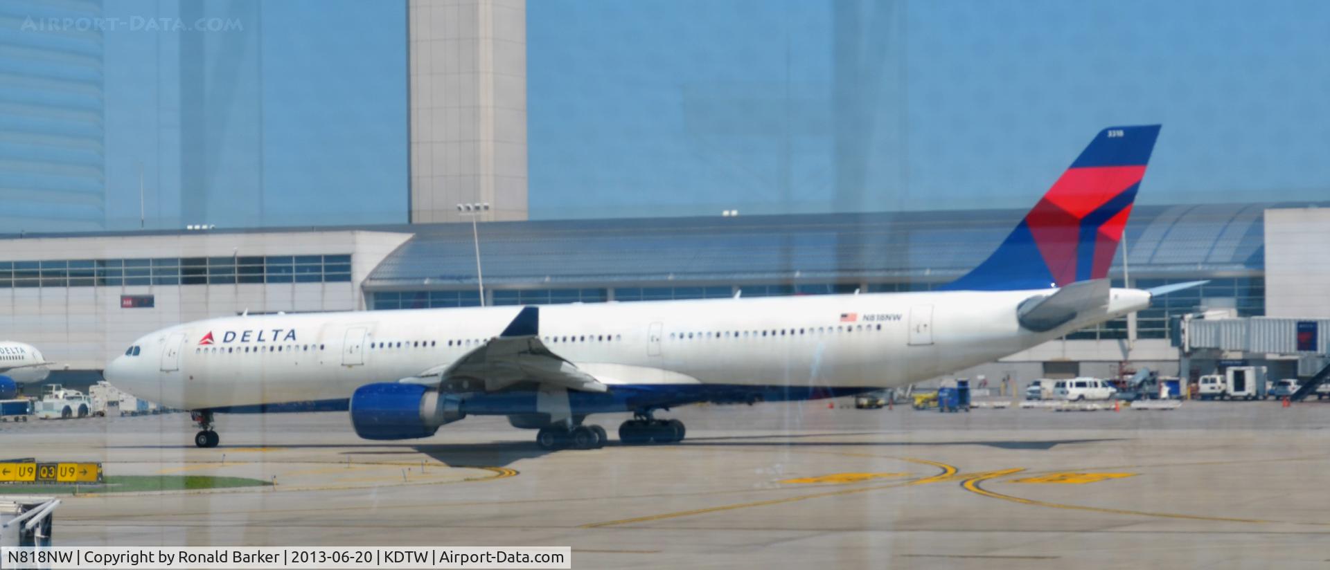 N818NW, 2007 Airbus A330-323 C/N 0857, Taxi Detroit