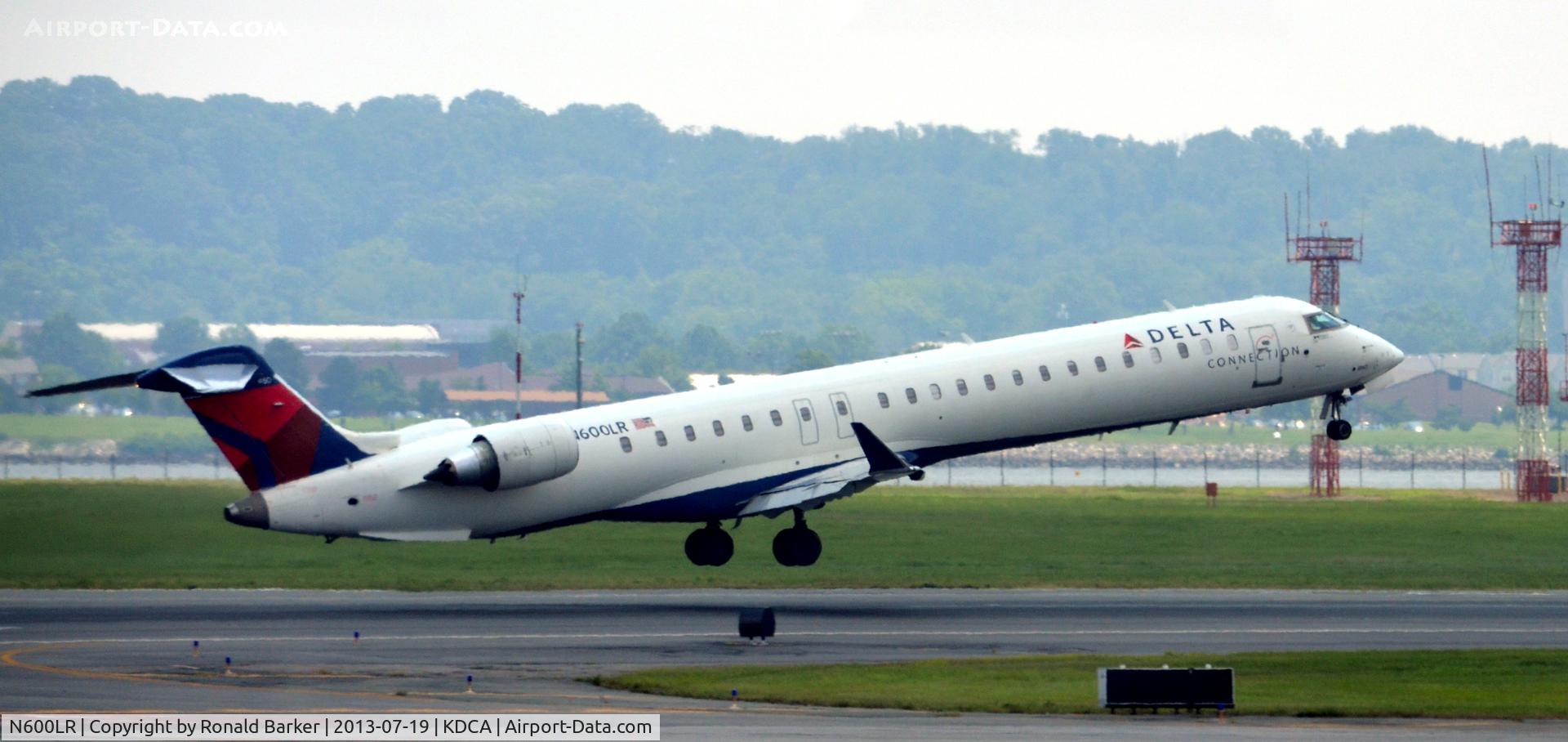 N600LR, 2007 Bombardier CRJ-900 NG (CL-600-2D24) C/N 15142, Takeoff DCA