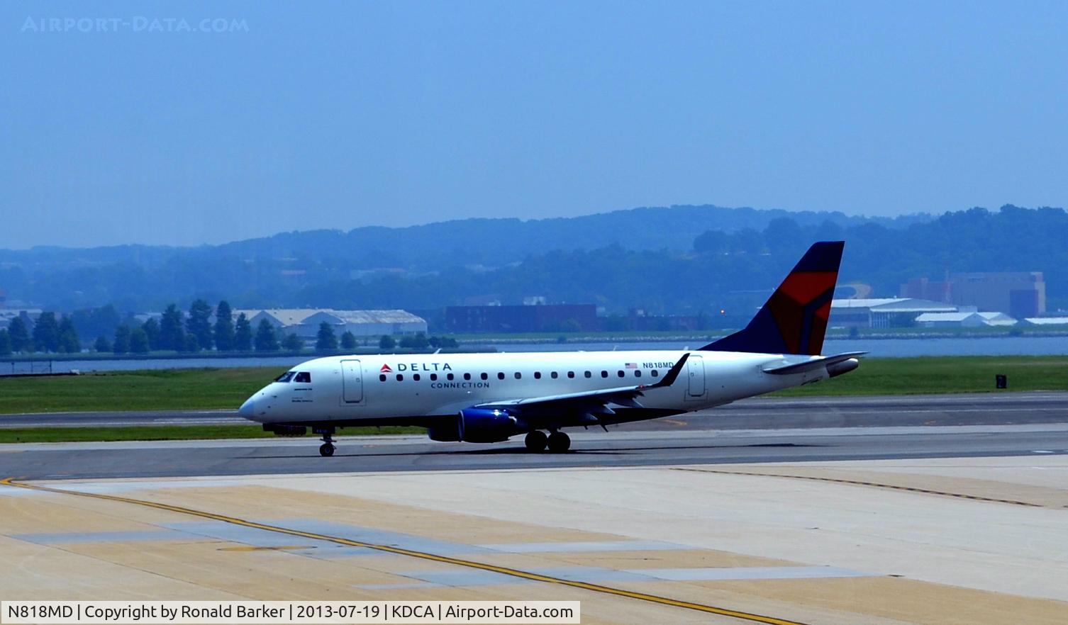 N818MD, 2004 Embraer 170SU (ERJ-170-100SU) C/N 17000039, Taxi DCA